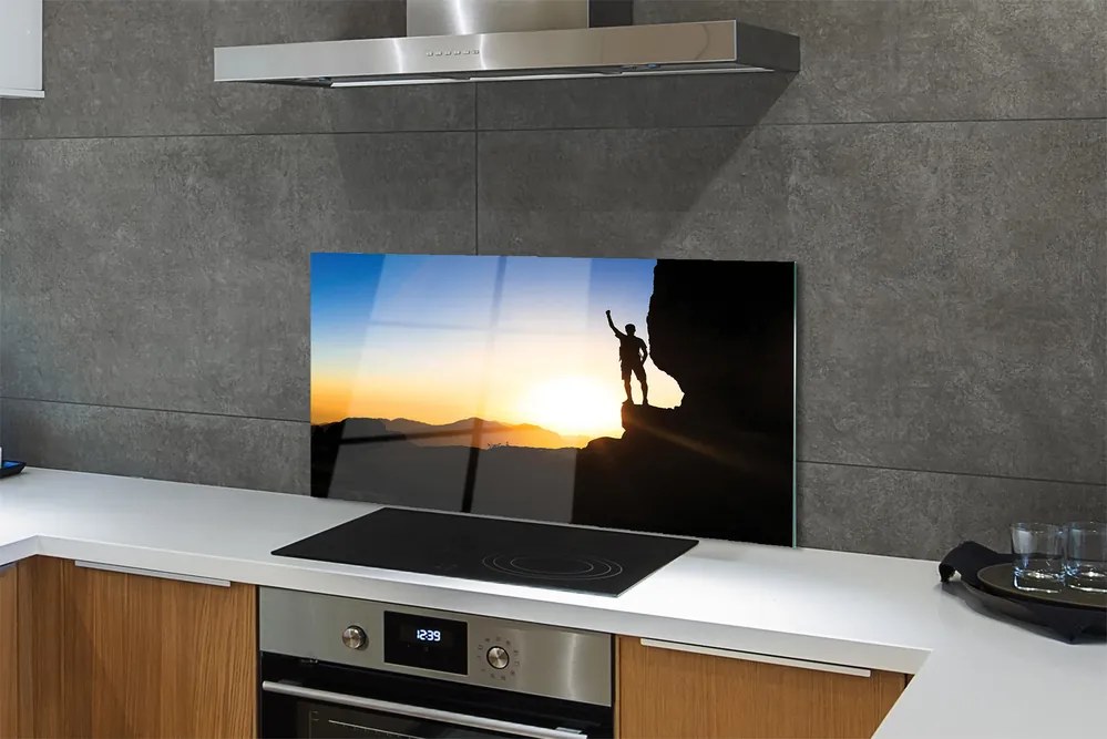 Szkło do Kuchni na Ścianę Człowiek w Górach o Zachodzie