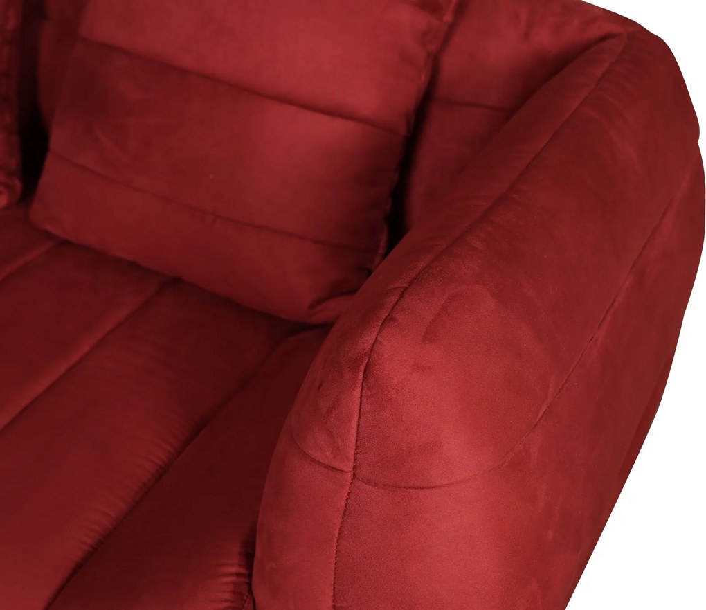 Welurowa sofa z dekoracyjnymi poduszkami Nua N90