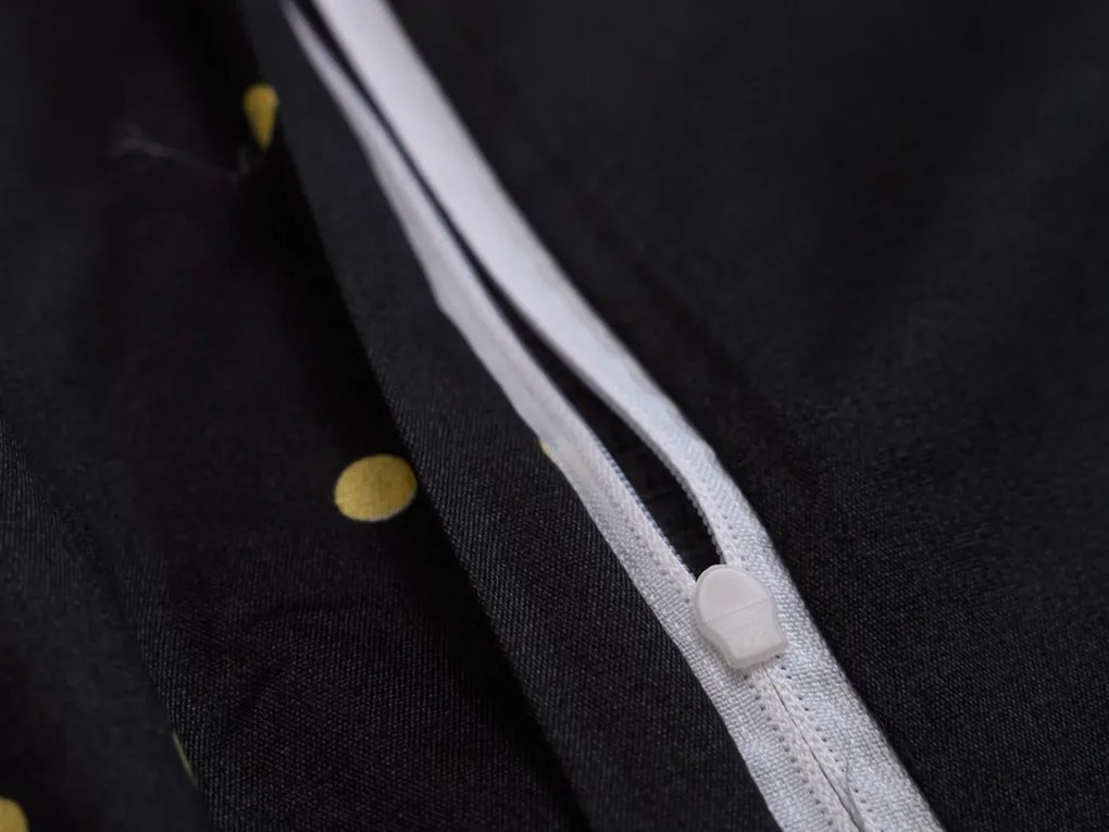 PrzytulneMieszkanie.pl PrzytulneMieszkanie.pl Pościel z mikrowłókna VISATA czarna Rozmiar pościeli: 70 x 80 cm | 140 x 200 cm