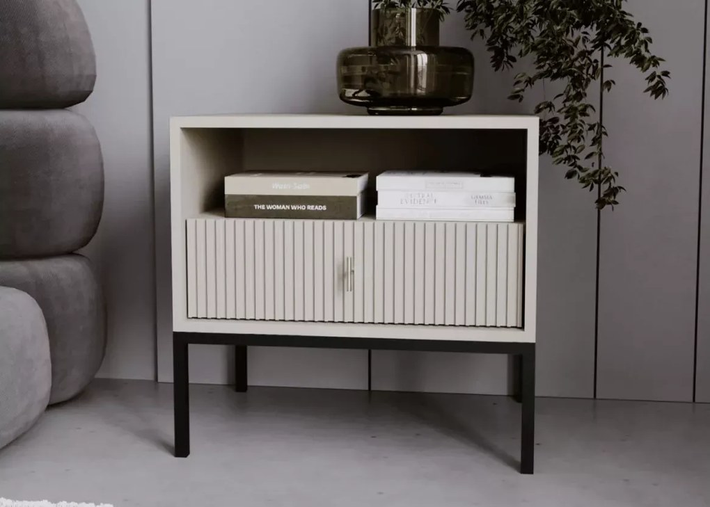Szafka nocna Aurea w stylu nowoczesnym – ryflowany front, złote uchwyty, elegancka forma