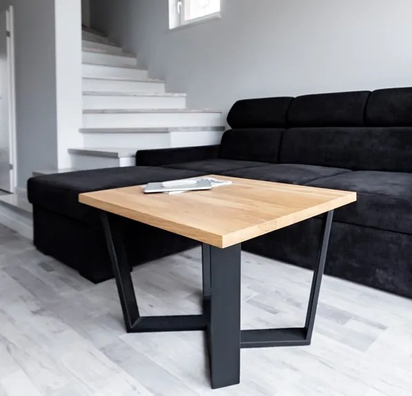 Industrialny stolik kawowy z litego drewna Little Black