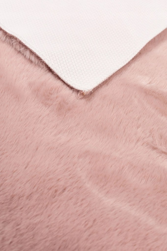 Dywan Futrzany Różowy 70x130 cm Włochaty Miękki Dekoracyjny Antypoślizgowy