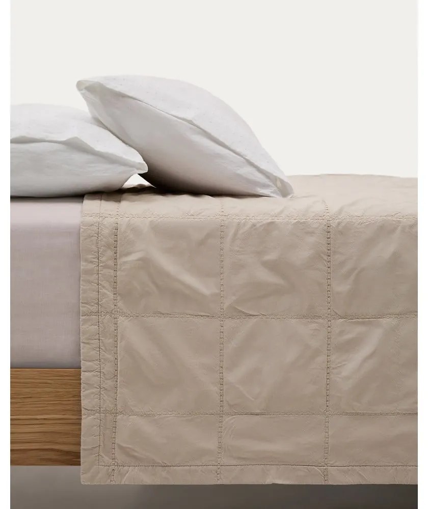 Jasnobrązowa bawełniana narzuta pikowana 240x260 cm Isor – Kave Home