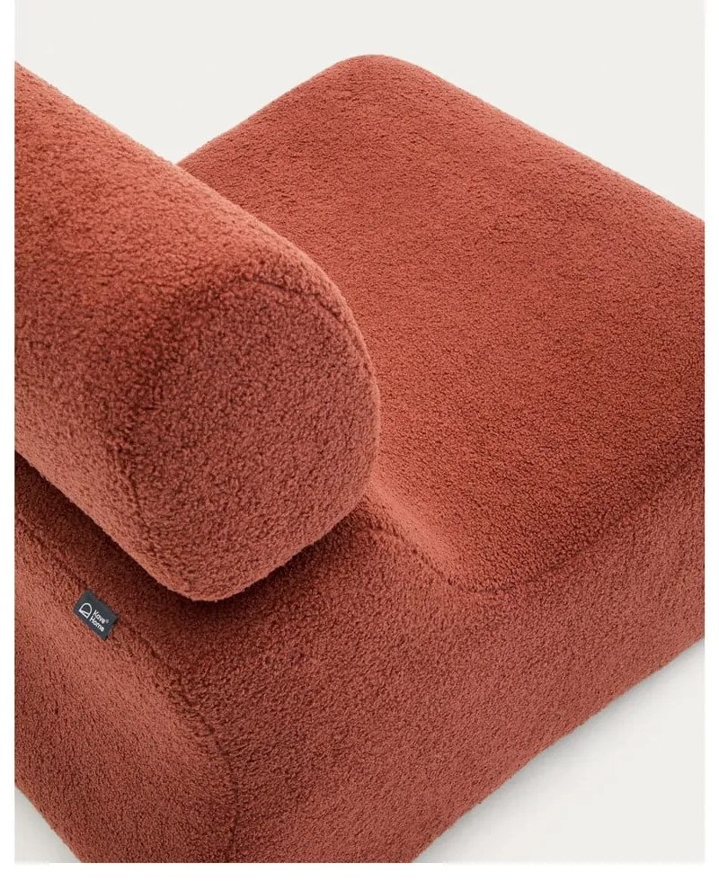 Fotel z materiału bouclé w kolorze terakoty Club – Kave Home