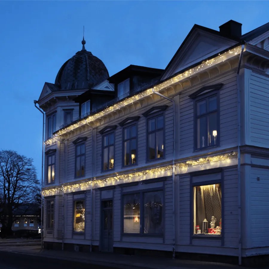 Szeroka kurtyna LED o ciepłej barwie światła