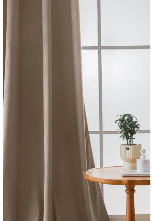 Zasłona zaciemniająca VELVET jasno brązowa 140x250 cm Zawieszanie: Metalowe pierścienie
