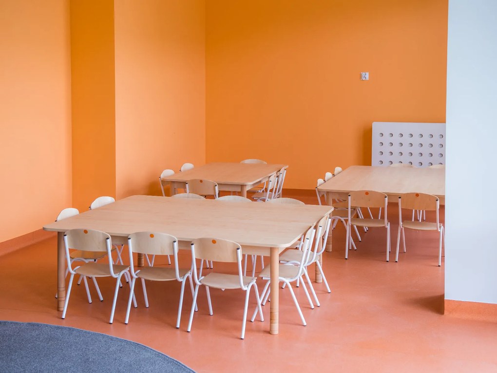 Stół przedszkolny 10-cio osobowy z regulacją wysokości klonowy