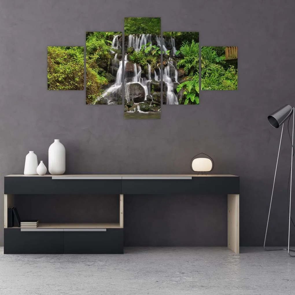 Obraz wodospadów w tropikalnym lesie (125x70 cm)