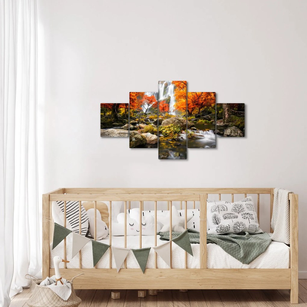 Obraz - Wodospady w pomarańczowym lesie (125x70 cm)