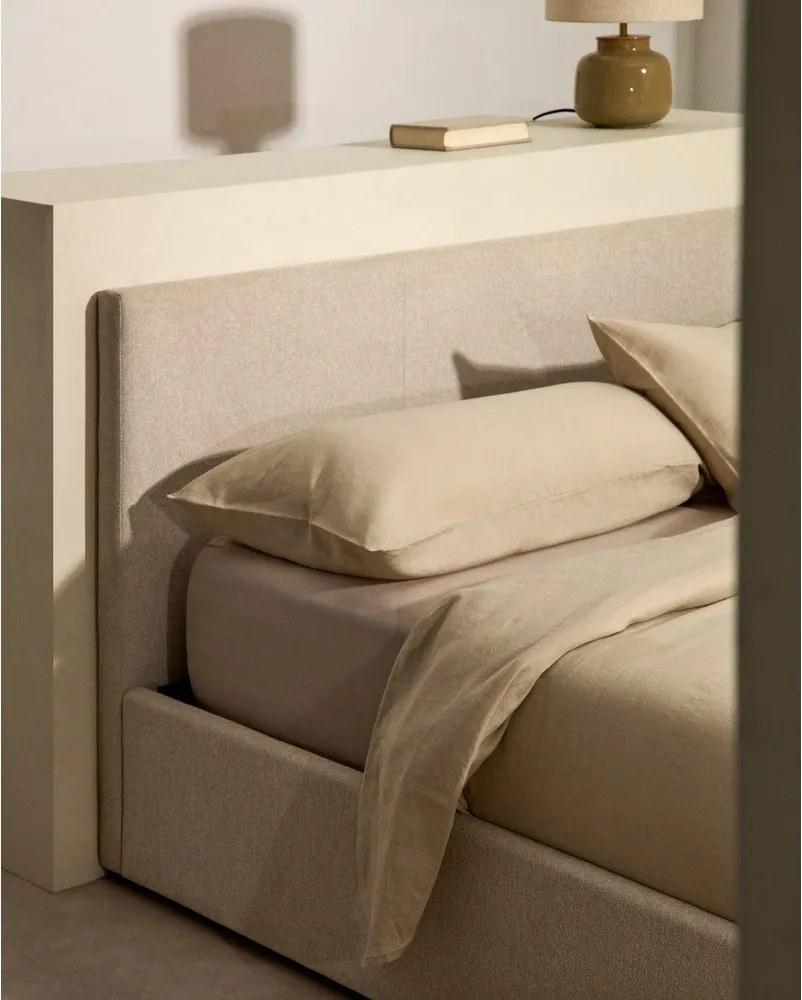 Beżowe tapicerowane łóżko dwuosobowe ze schowkiem ze stelażem 180x200 cm Nahiri – Kave Home