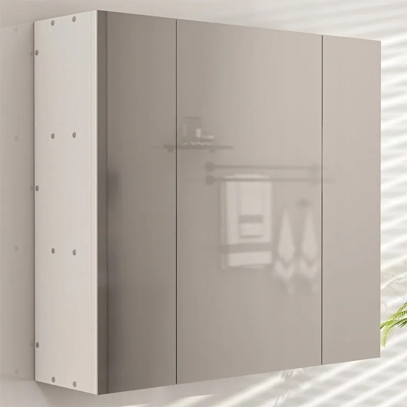 Wisząca szafka łazienkowa z trójdzielnym lustrem, montowana na ścianie, w nowoczesnym stylu loftowym