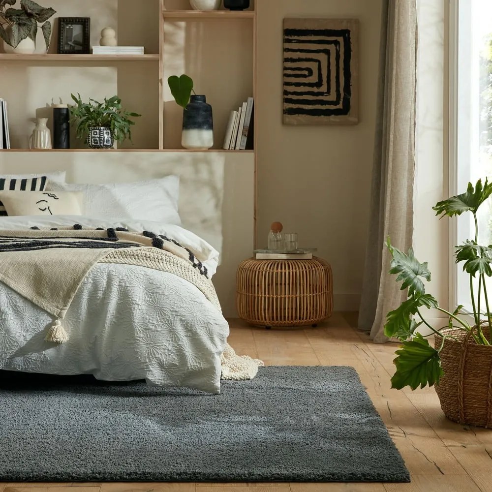 Ciemnoszary dywan z włókien z recyklingu odpowiedni do prania 80x150 cm Fluffy – Flair Rugs