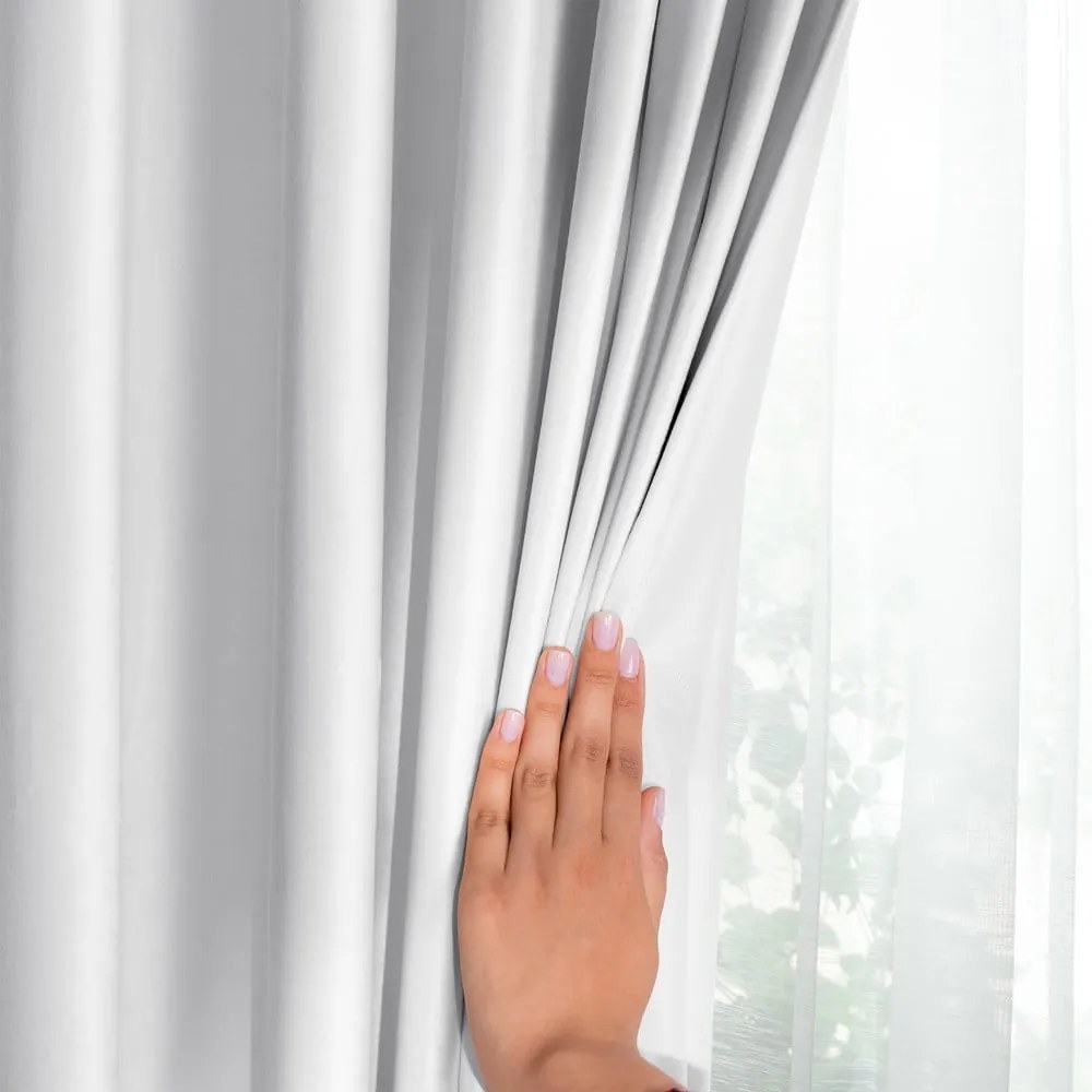 Biała aksamitna zasłona częściowo zaciemniająca (dimout) 140x270 cm Eyelets – Restilo