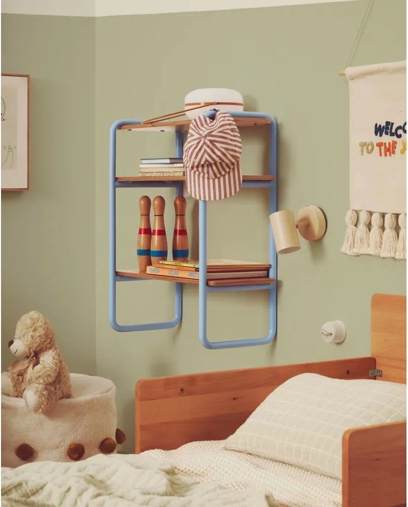 Jasnoniebiesko-naturalny wiszący regał dziecięcy w dekorze jesionu 60x70x28 cm Tinn – Kave Home