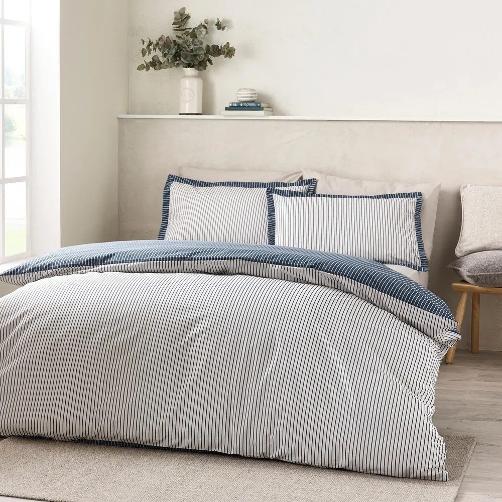 Biało-niebieska pościel dwuosobowa 230x220 cm Oxford Pinstripe – Catherine Lansfield