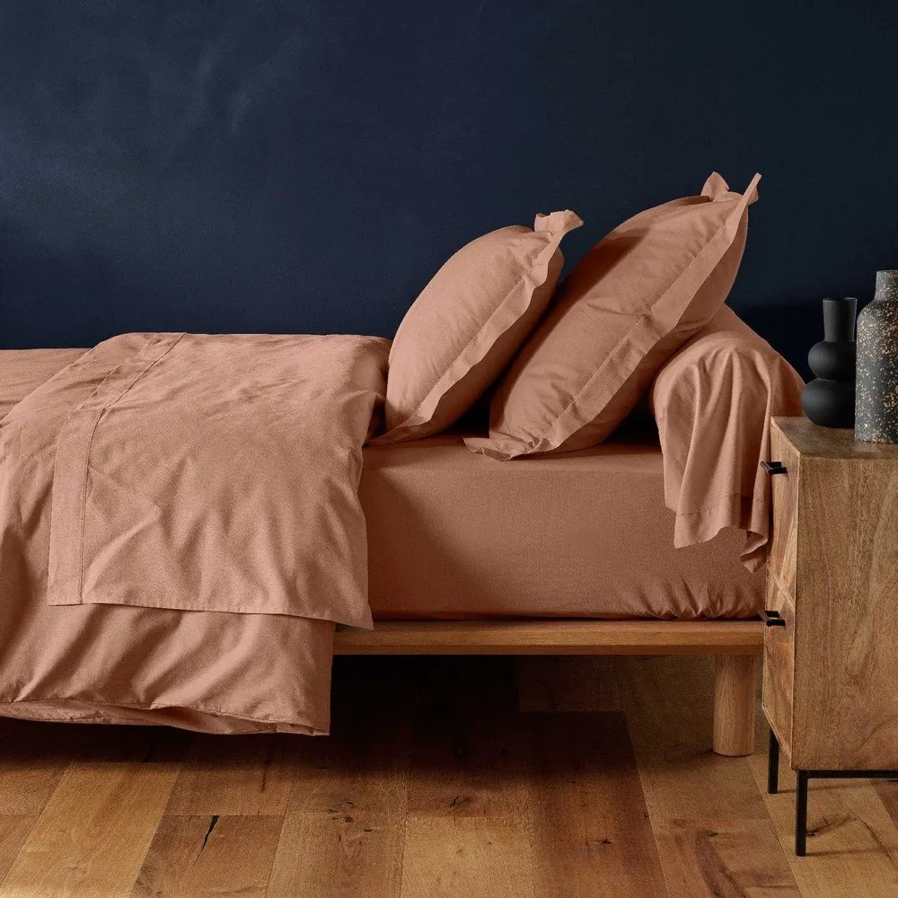 Łososiowe bawełniane prześcieradło z gumką 160x200 cm Lina – douceur d'intérieur