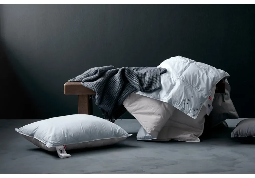 Poduszka wypełniona pierzem 40x80 cm Neptune High – Universe of Sleeping
