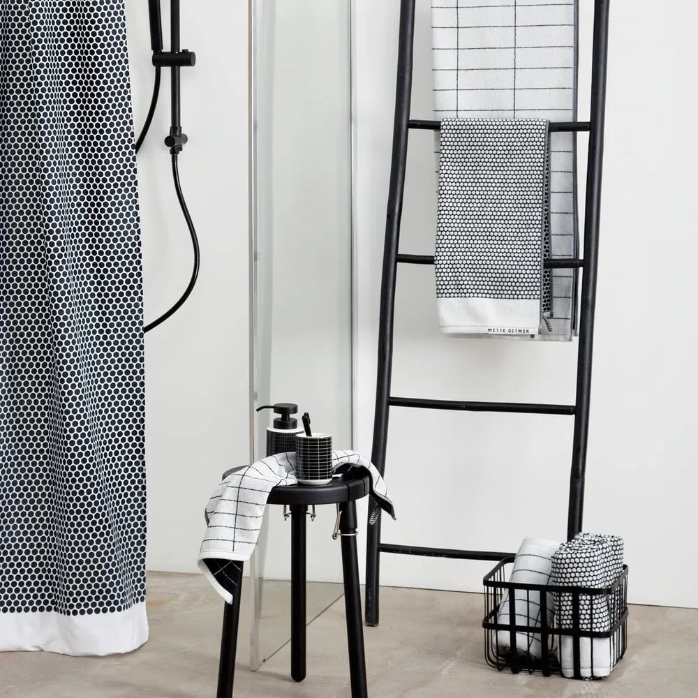 Czarno-biały bawełniany ręcznik 50x100 cm Grid – Mette Ditmer Denmark