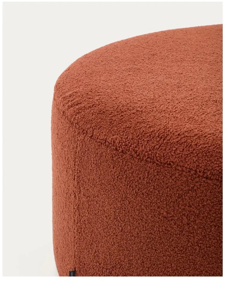 Puf z materiału bouclé w kolorze terakoty Kaeli – Kave Home
