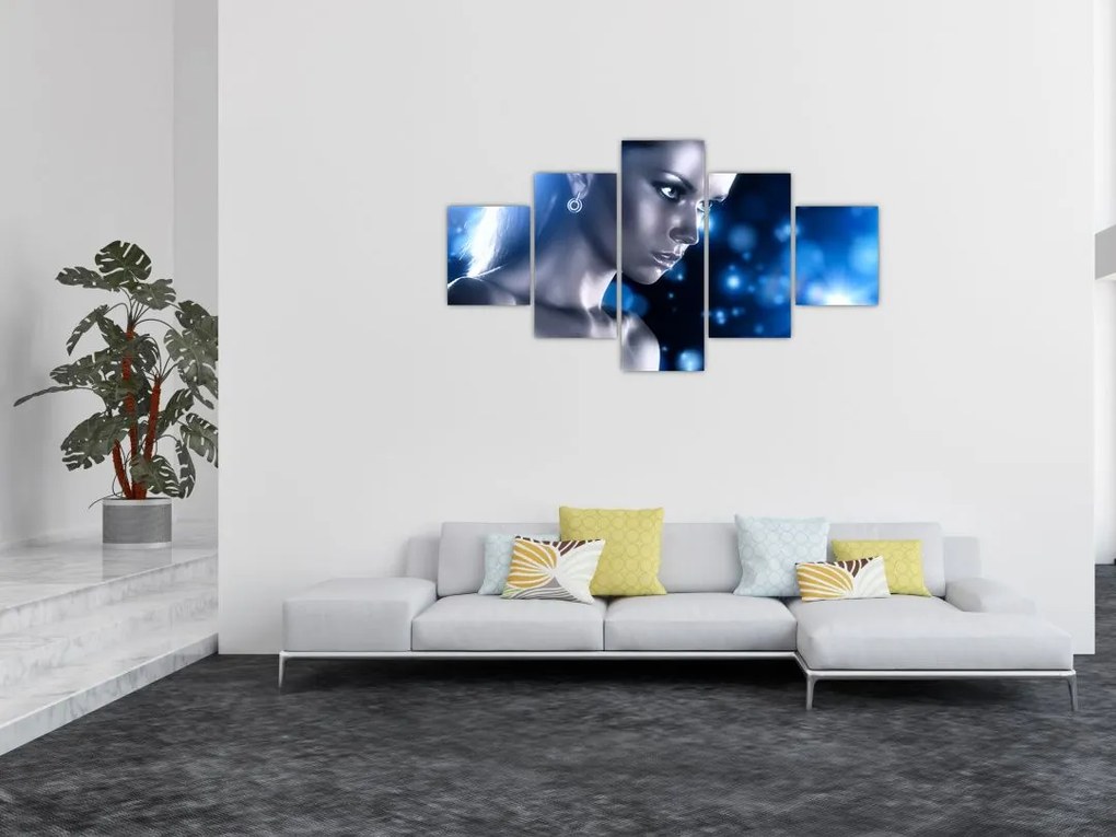 Obraz kobiety w niebieskim blasku (125x70 cm)