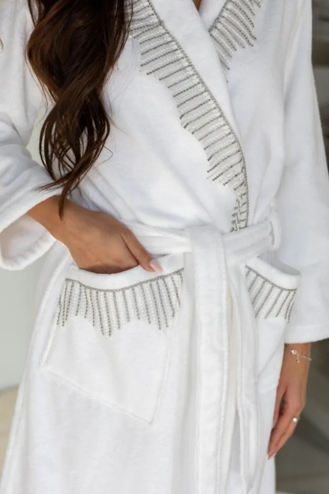 Damski elegancki szlafrok NOVA w ozdobnym opakowaniu M Biały