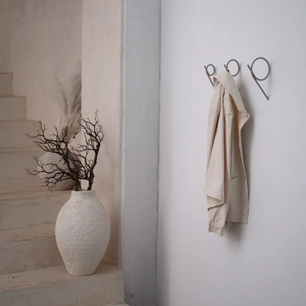 Szarobrązowy ścienny stalowy haczyk Tuba M – Spinder Design