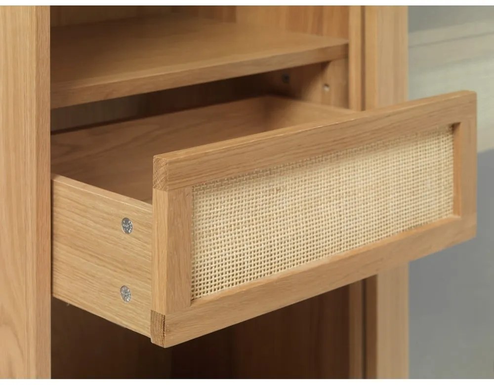 Witryna w dekorze dębu z drzwiami przesuwnymi w naturalnym kolorze 110x160 cm Barrali – Unique Furniture