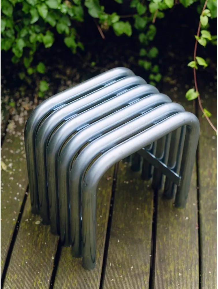 Metalowe krzesło ogrodowe w kolorze srebra Nokk – noo.ma