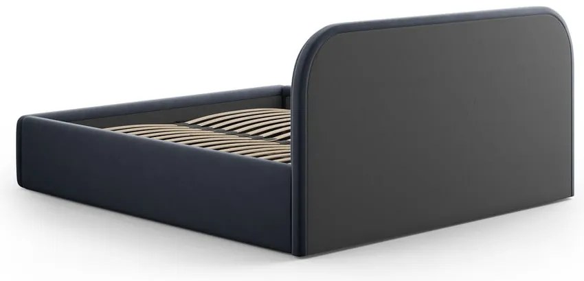 Ciemnoniebieskie tapicerowane łóżko dwuosobowe ze schowkiem ze stelażem 160x200 cm Juno – Windsor &amp; Co Sofas