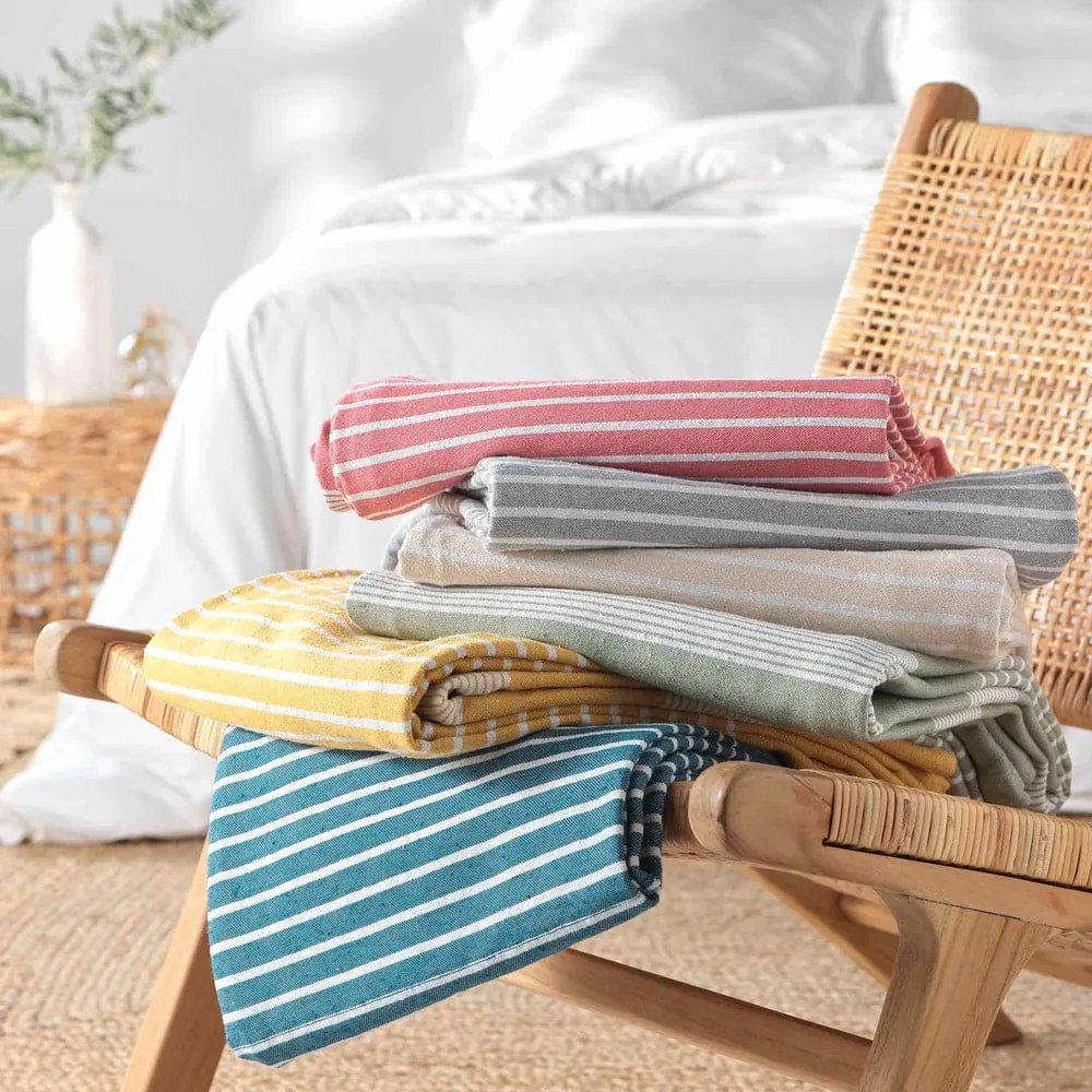 Żółta narzuta 240x260 cm Adele – douceur d'intérieur