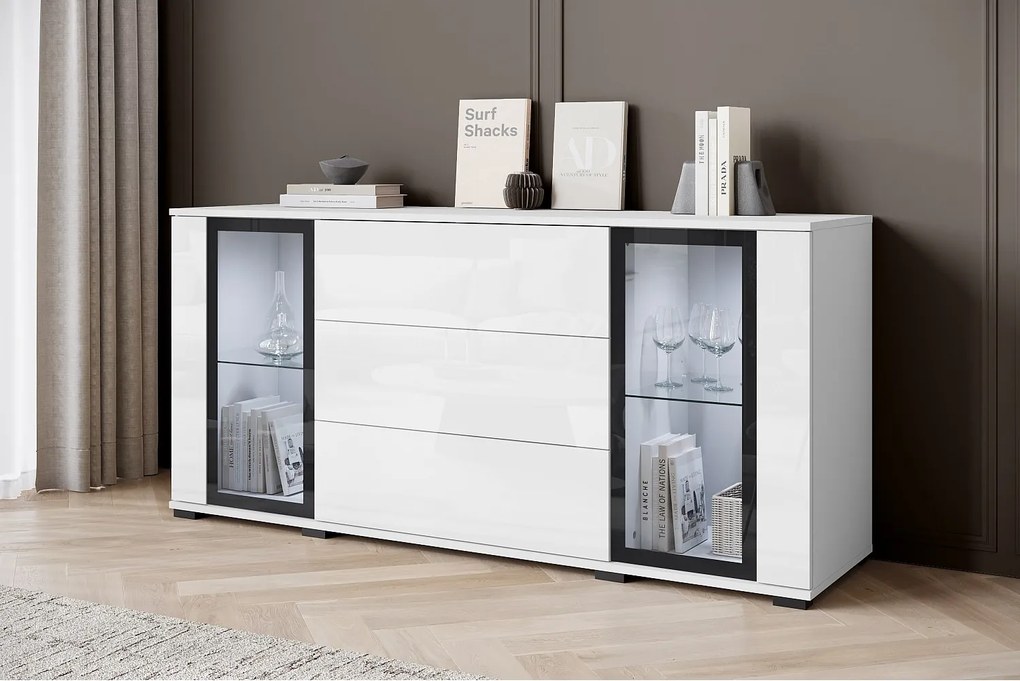 Komoda 150 cm do salonu – nowoczesna witryna z przeszkleniami + szuflady, korpus biały mat, fronty biały połysk