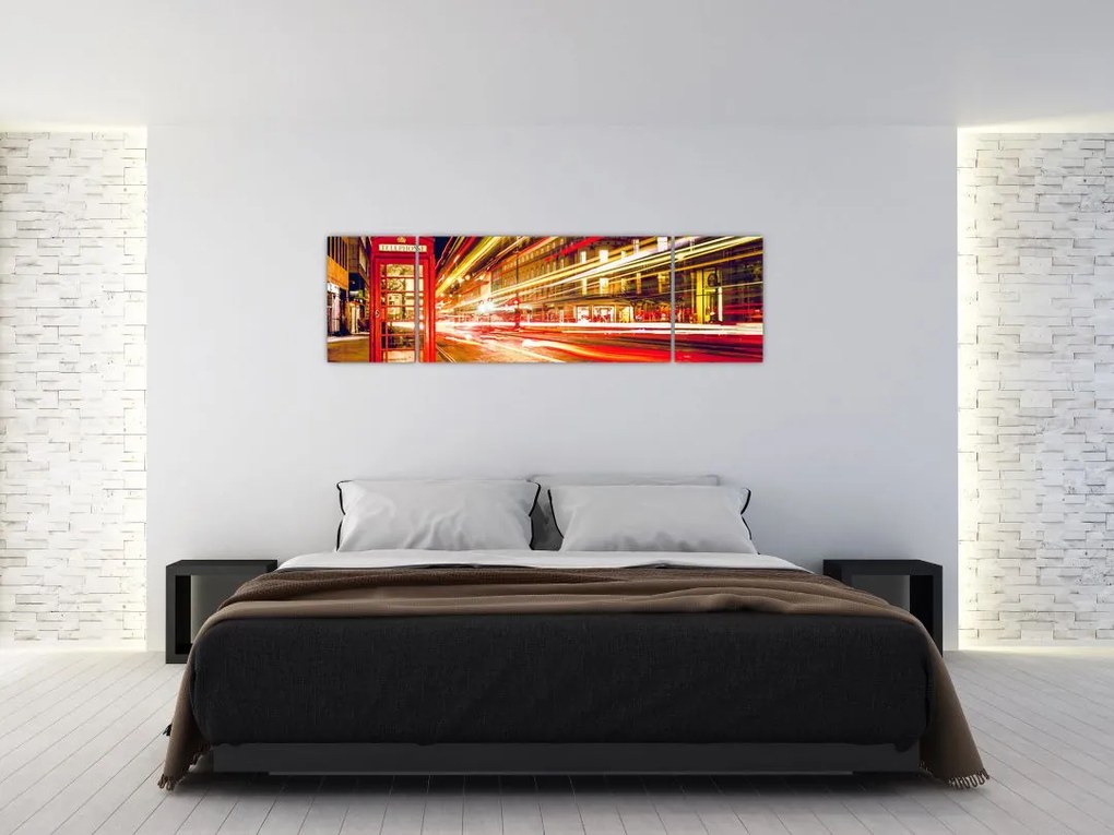 Obraz - czerwona budka telefoniczna (170x50 cm)
