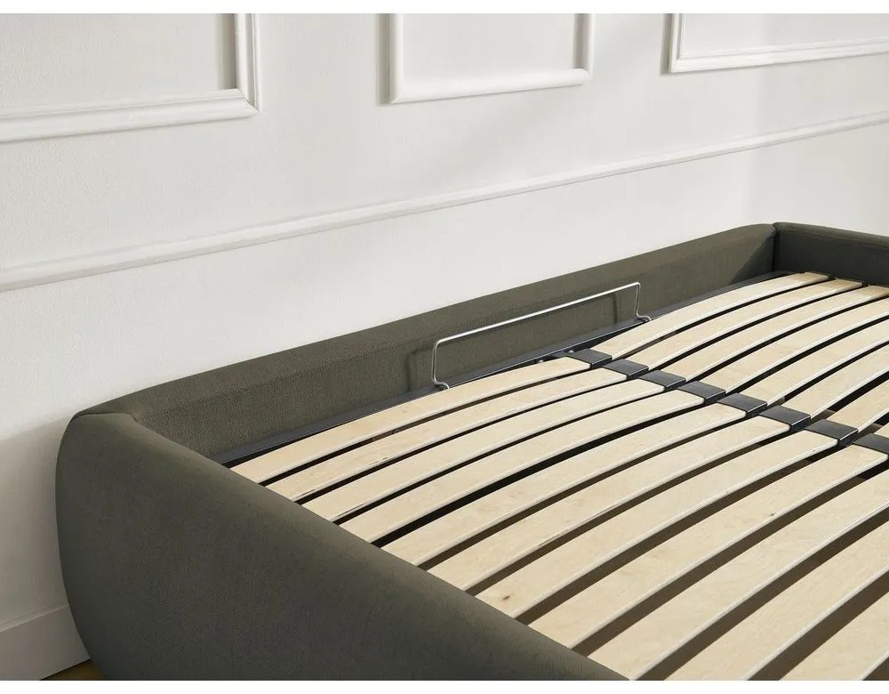 Ciemnozielone tapicerowane łóżko dwuosobowe bez zagłówka ze schowkiem i stelażem 180x200 cm Inera – Bobochic Paris
