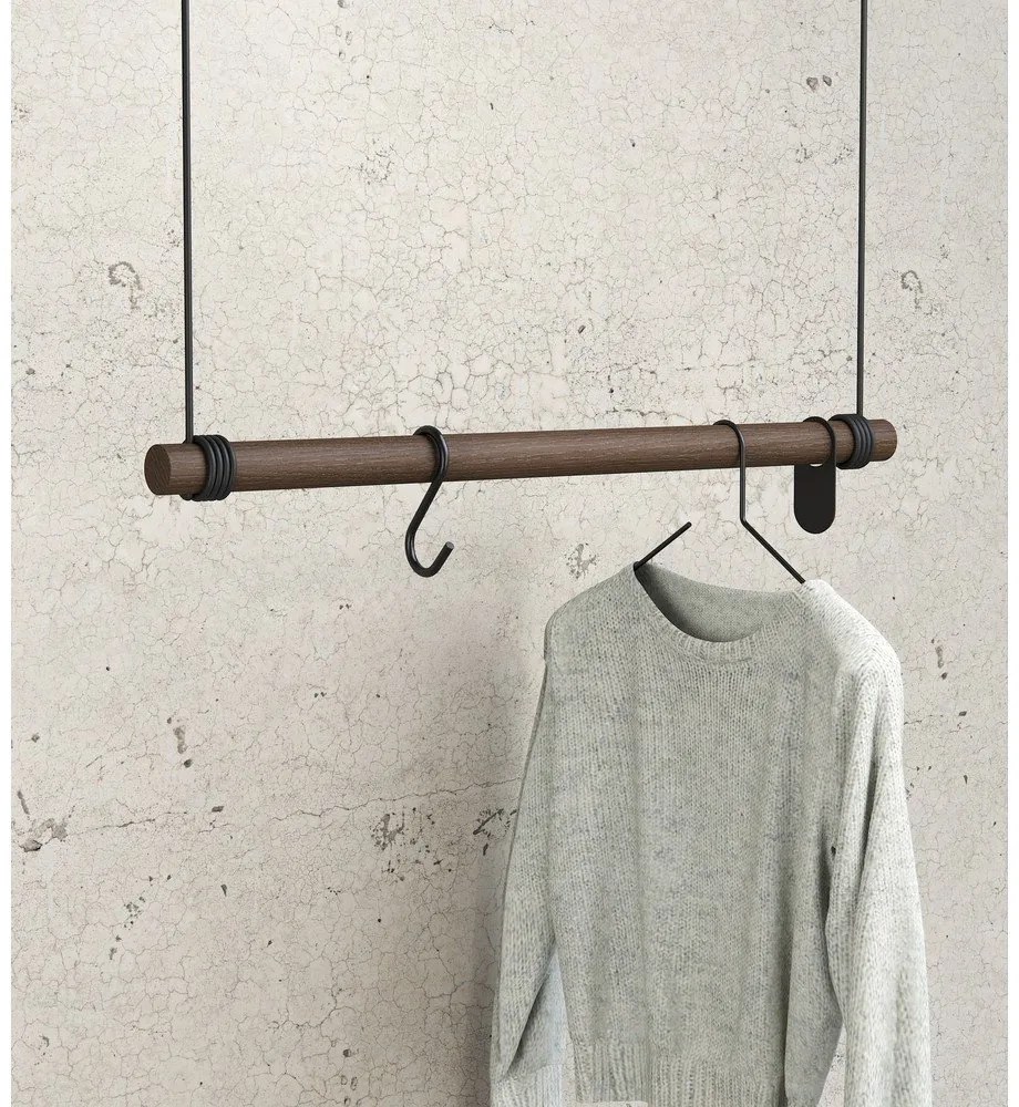 Brązowy wieszak ścienny z litego drewna dębowego 80 cm Swing M – LIND DNA