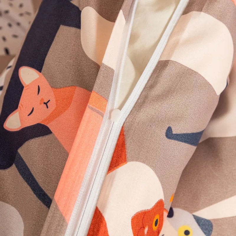 Poszewka na poduszkę z mikrofibry CATMOSPHERE 70x90 cm, kolorowa