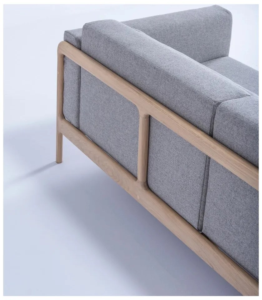 Szara sofa z konstrukcją z litego drewna dębowego Gazzda Fawn, 210 cm