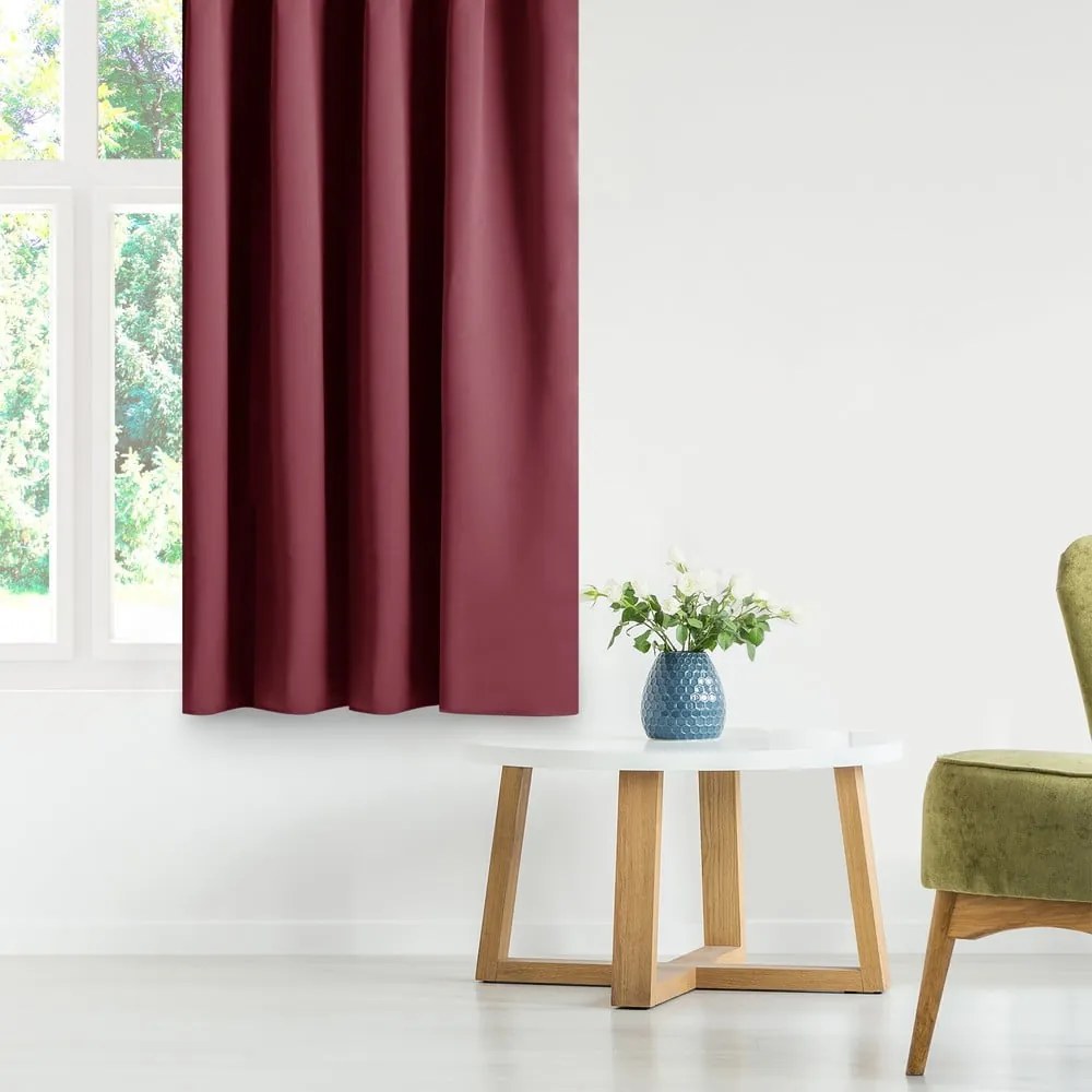 Bordowa zasłona zaciemniająca 140x245 cm Eyelets – Restilo