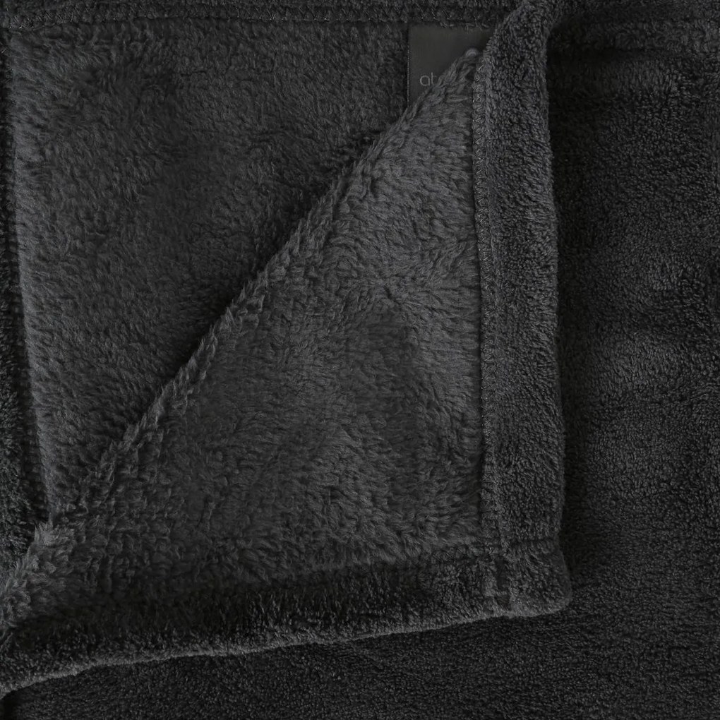 Lekka narzuta do sypialni z mikrofibry 150x125 cm