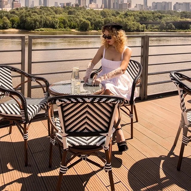 Krzesło kawiarniane w stylu paryskim Cafe Azure