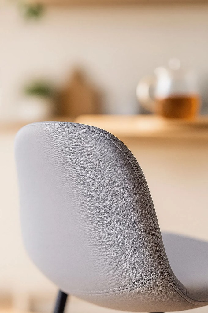 Czarny taboret z tkaniny tekowej