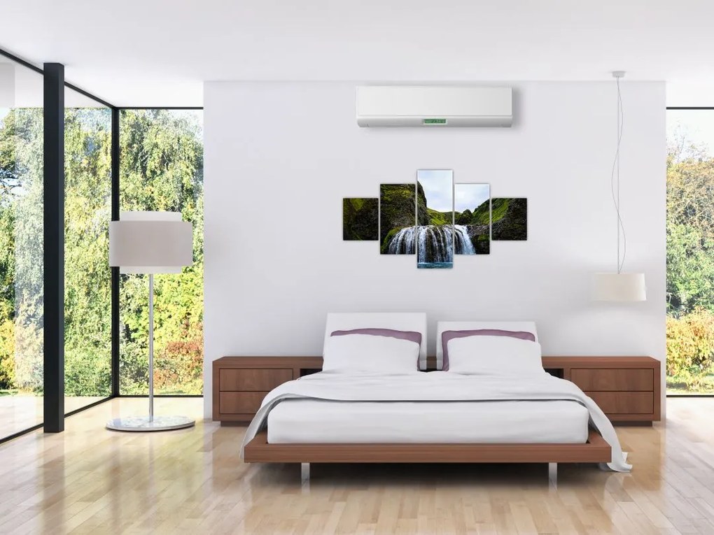 Obraz klifu z wodospadem (125x70 cm)