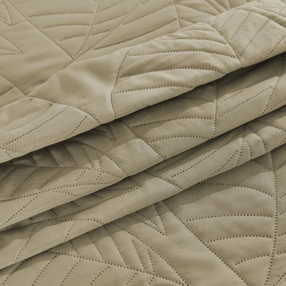 Beżowa narzuta na łóżko ze wzorem LEAVES Rozmiar: 220 x 240 cm