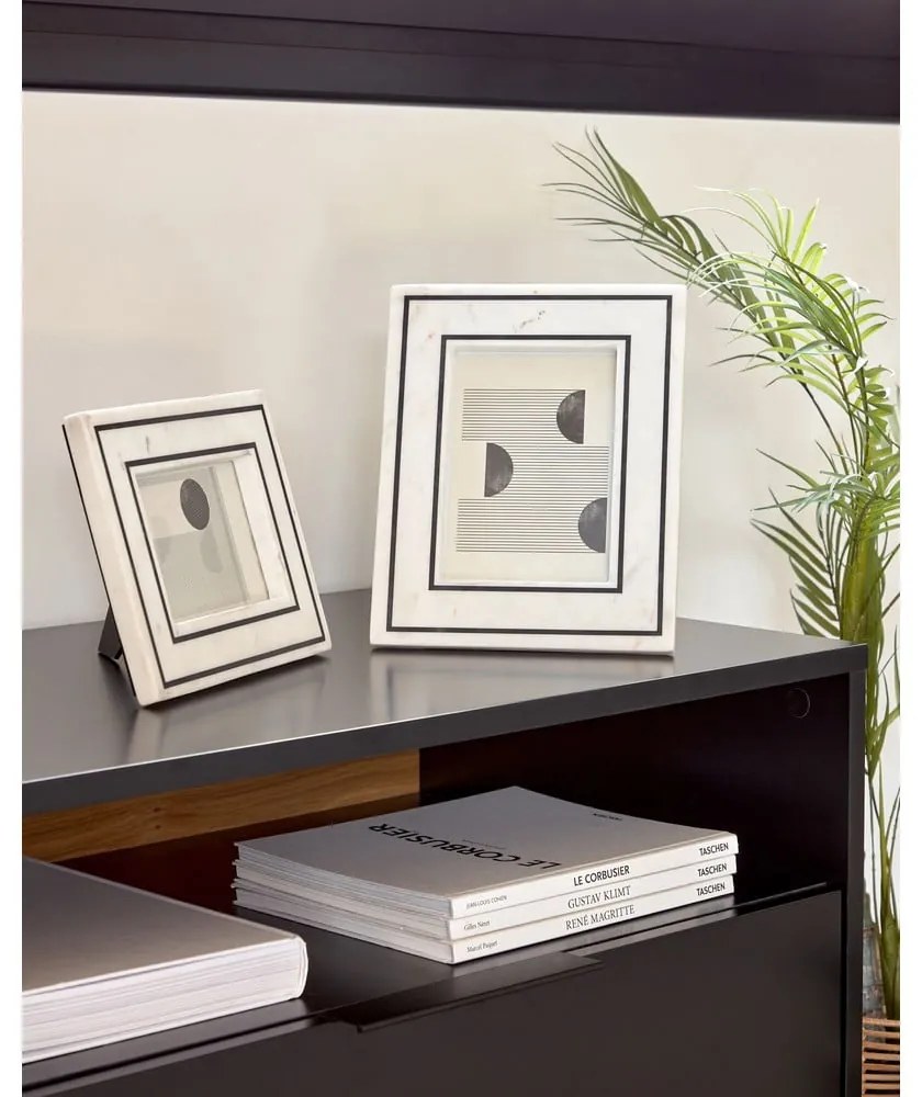 Biała kamienna ramka stojąca 20x25 cm Vittoria – Kave Home