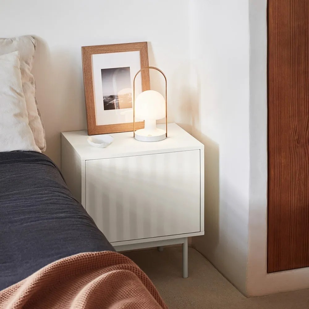 Biała szafka nocna z matowym wykończeniem Sierra – Teulat
