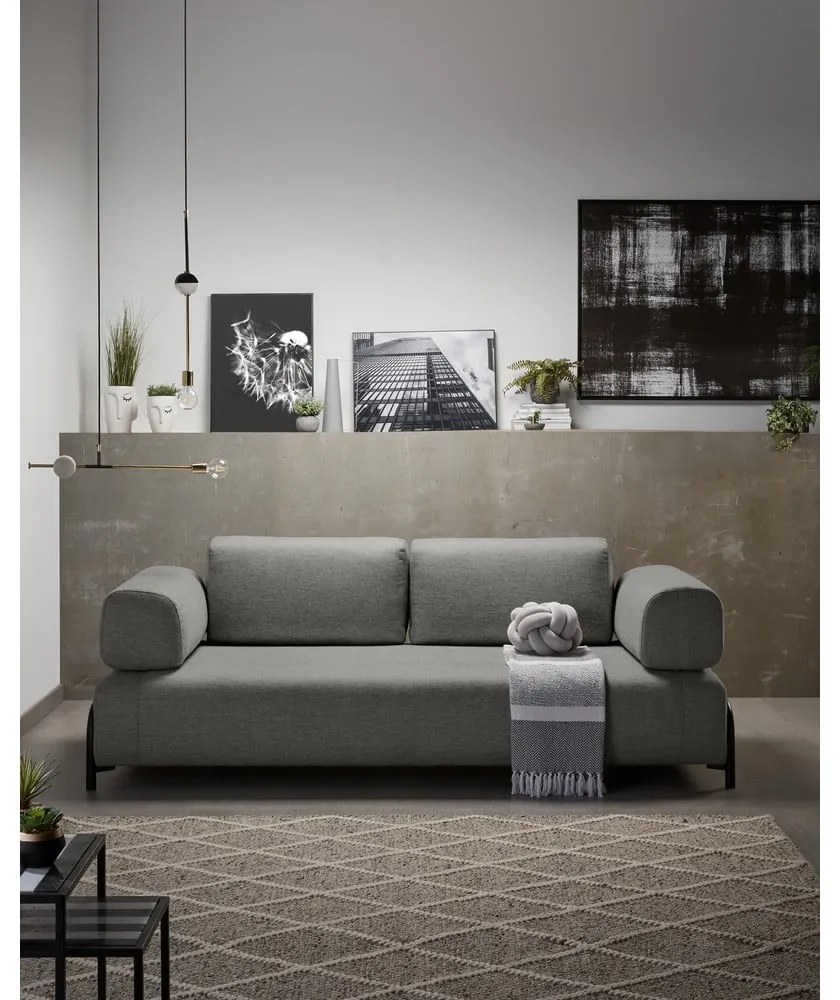Ciemnoszara sofa z małym stolikiem Kave Home Compo