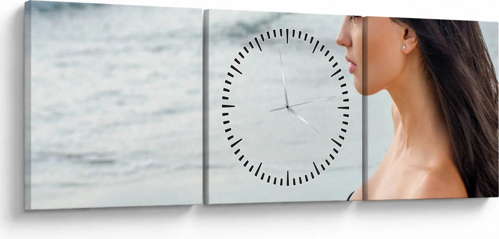 Obraz kobiety na plaży (z zegarem) (90x30 cm)