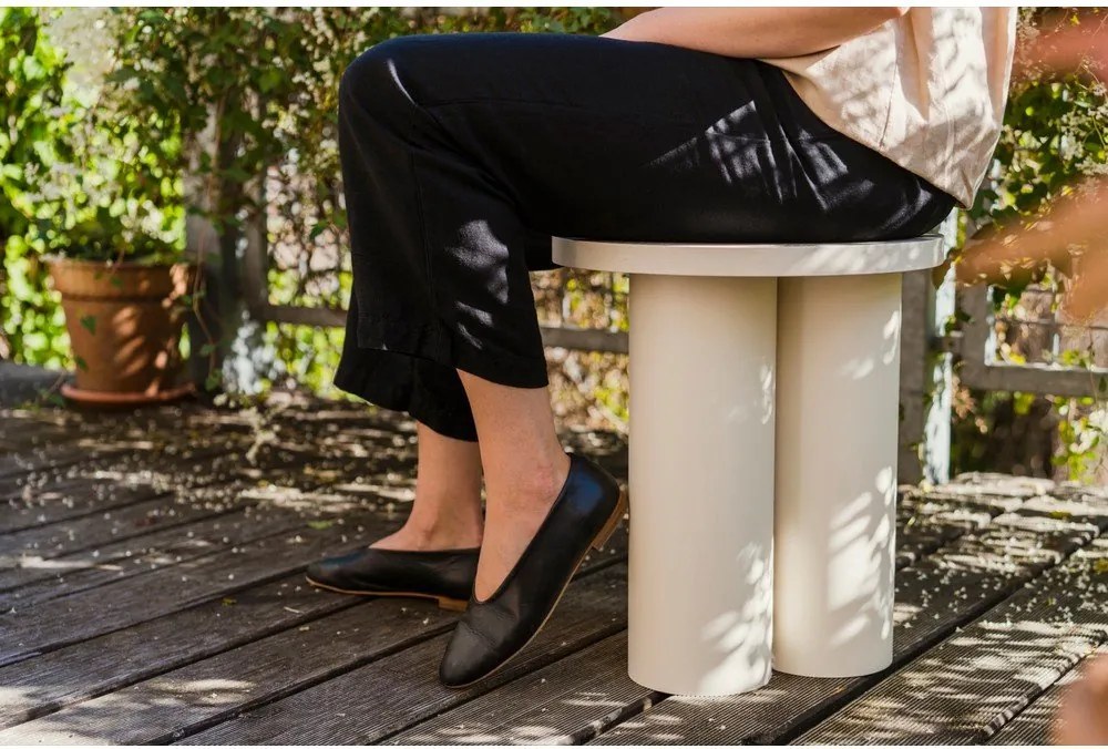 Beżowy stołek Oly – noo.ma