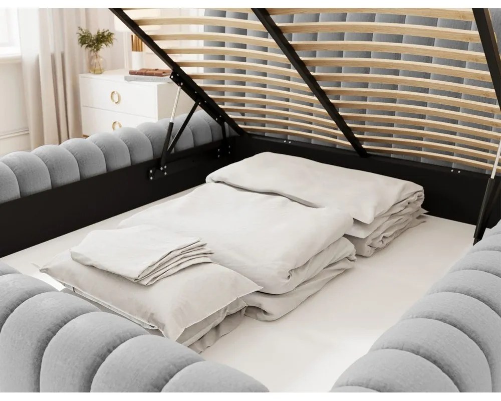 Jasnoszare tapicerowane łóżko dwuosobowe ze schowkiem ze stelażem 140x200 cm Carilla – ELTAP