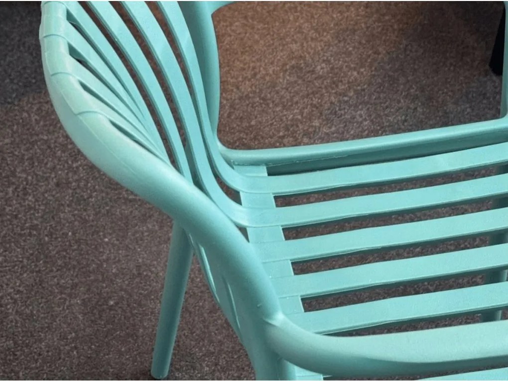 Plastikowe krzesło TREGO z podłokietnikami, niebieskie