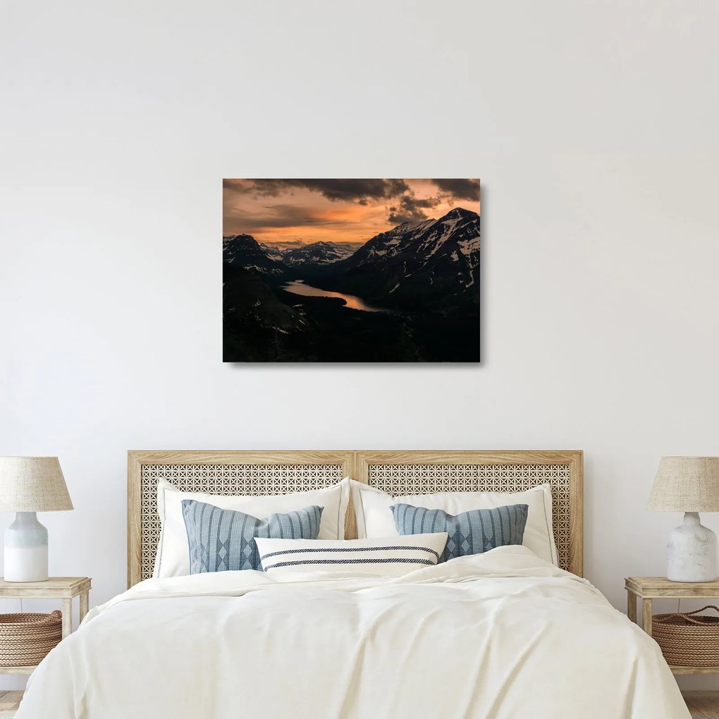 Obraz na szkle jeziora między górami (70x50 cm)